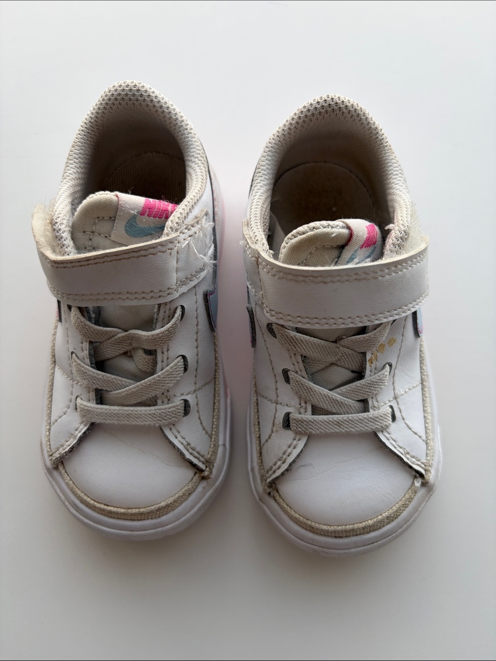Nike toddler girls White Athletic Sneakers with Pink Accent, toddler size 6C